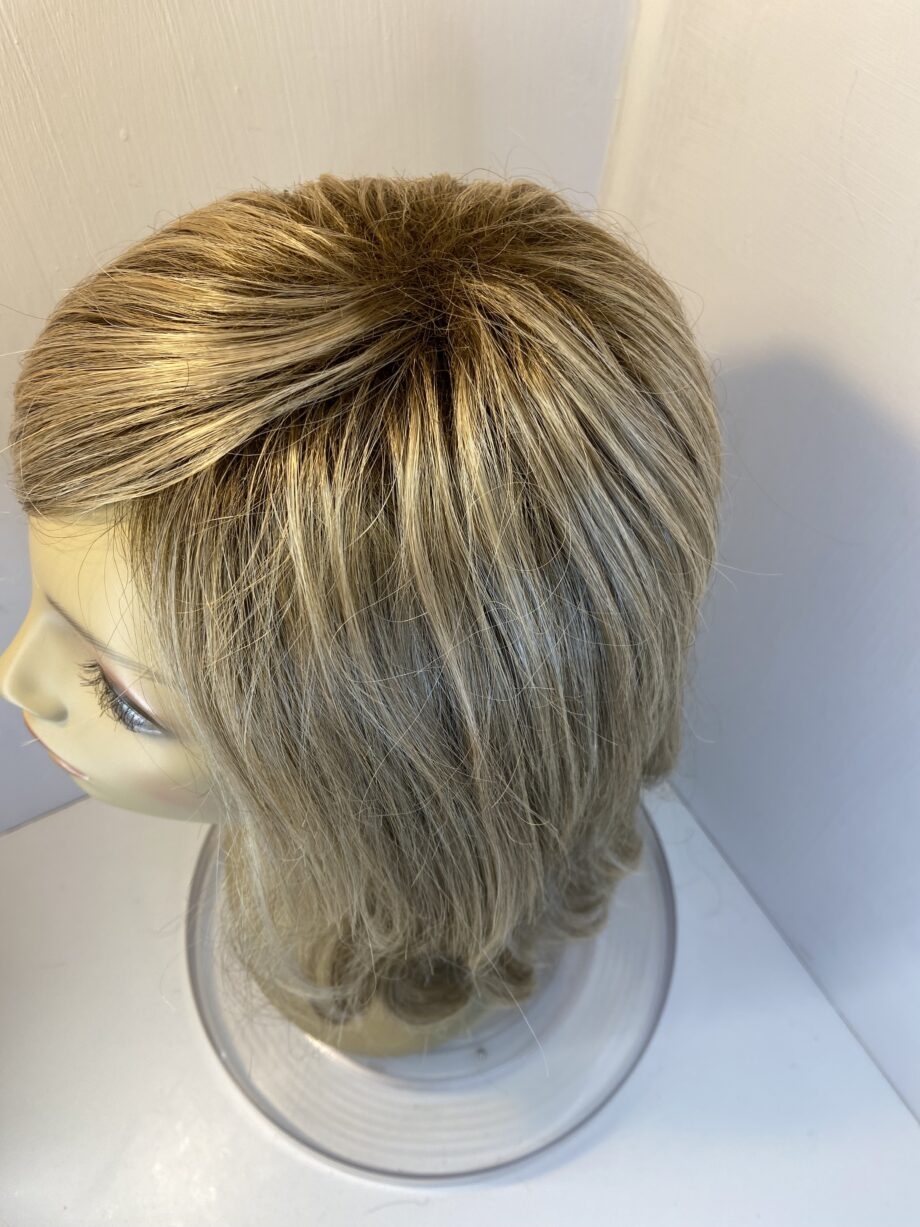 Blonde mid length wig. Blms614