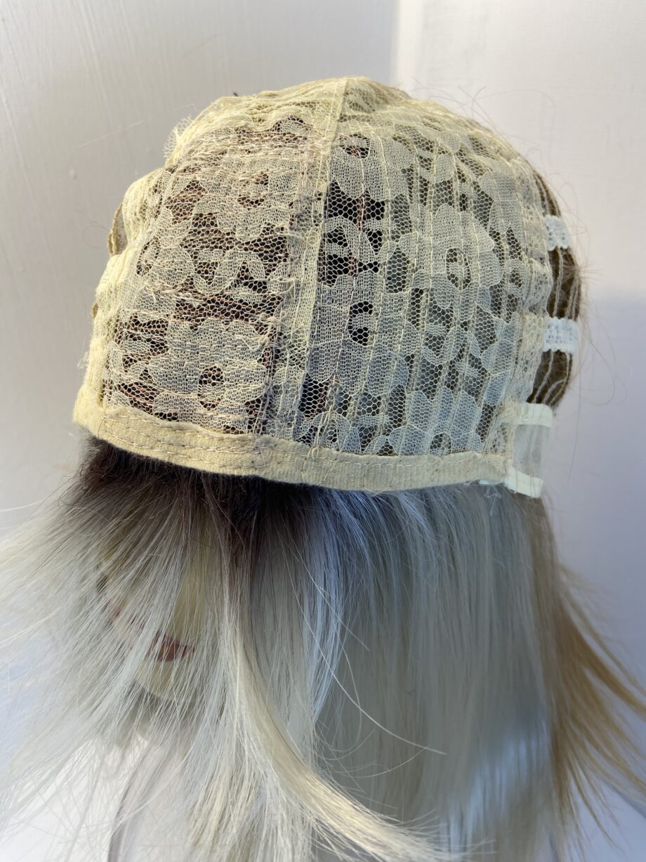 Rooted silky blonde wig. Blms616