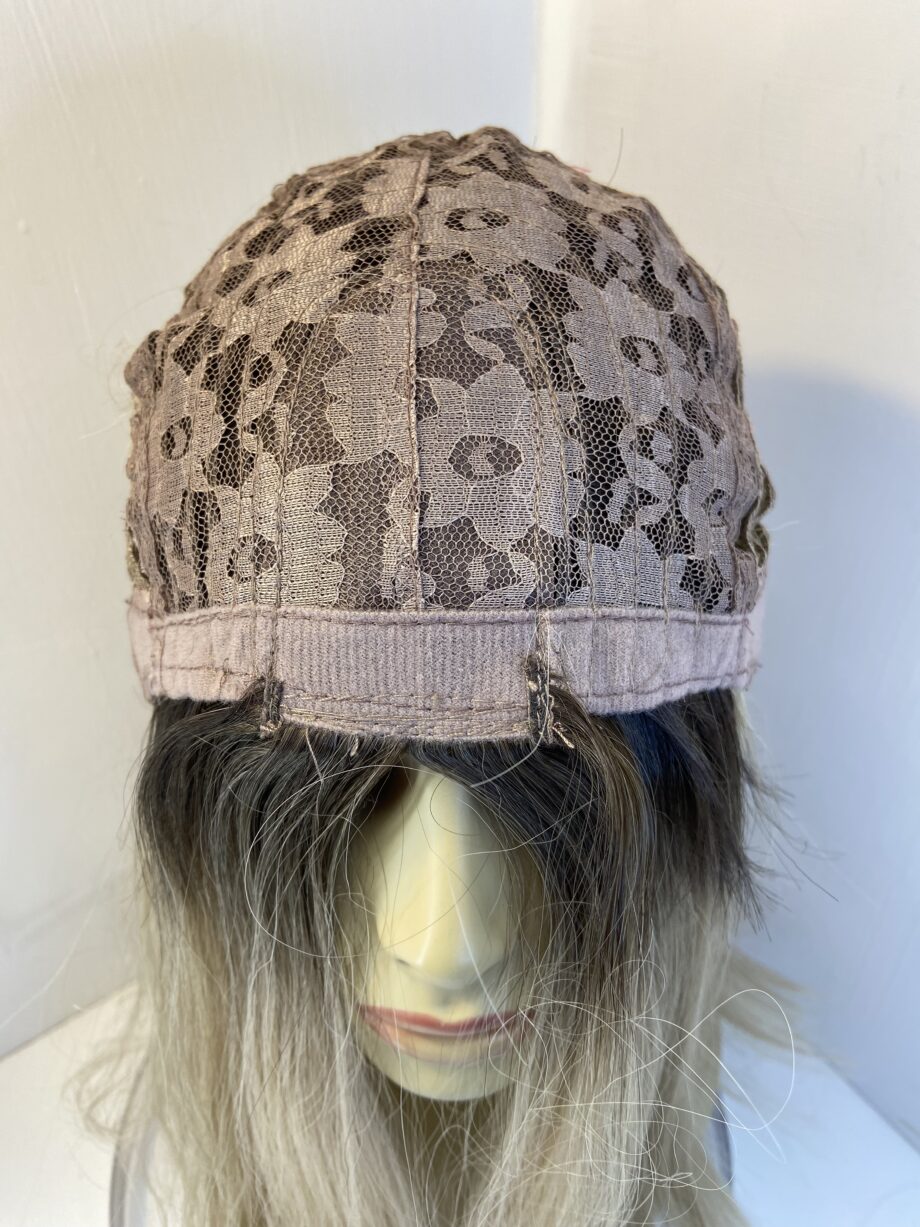 Long blonde rooted wig. Blls417