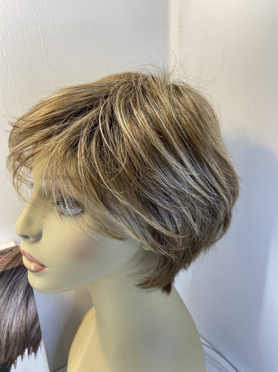 Boxed brown short Ellen Wille wig. Bbrss477