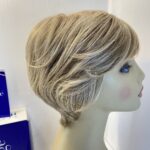 Blonde short wig. Bblss479