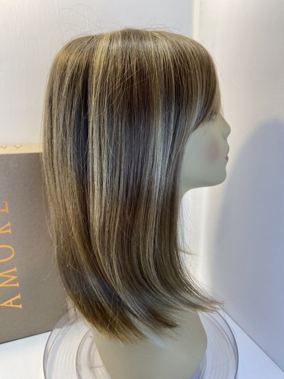 New long blonde Amore wig. Bblls481