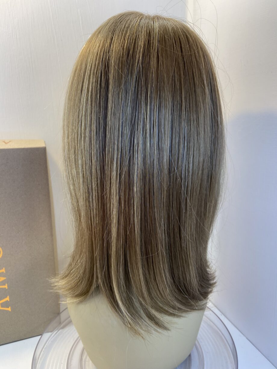 New long blonde Amore wig. Bblls481