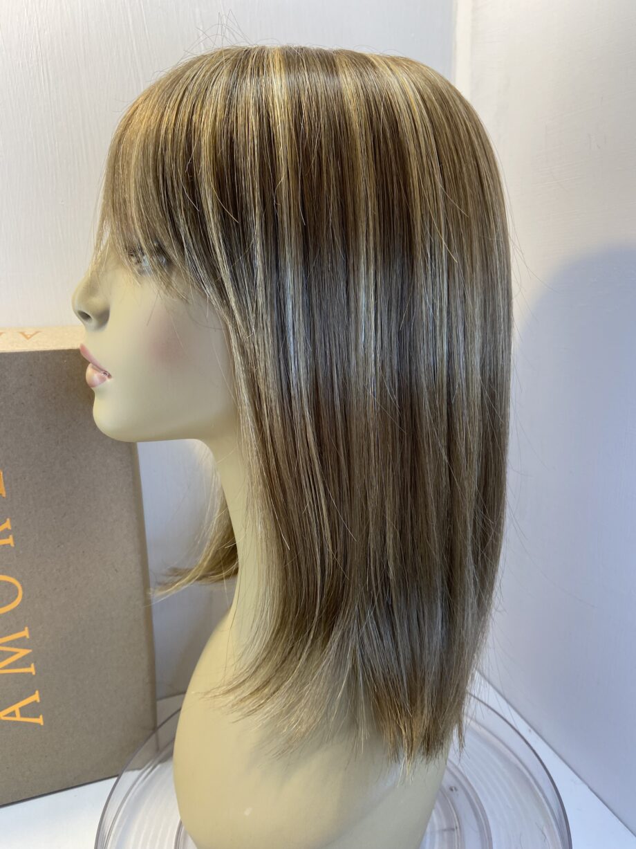 New long blonde Amore wig. Bblls481
