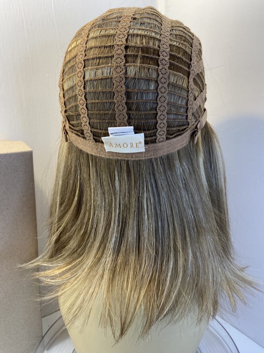 New long blonde Amore wig. Bblls481