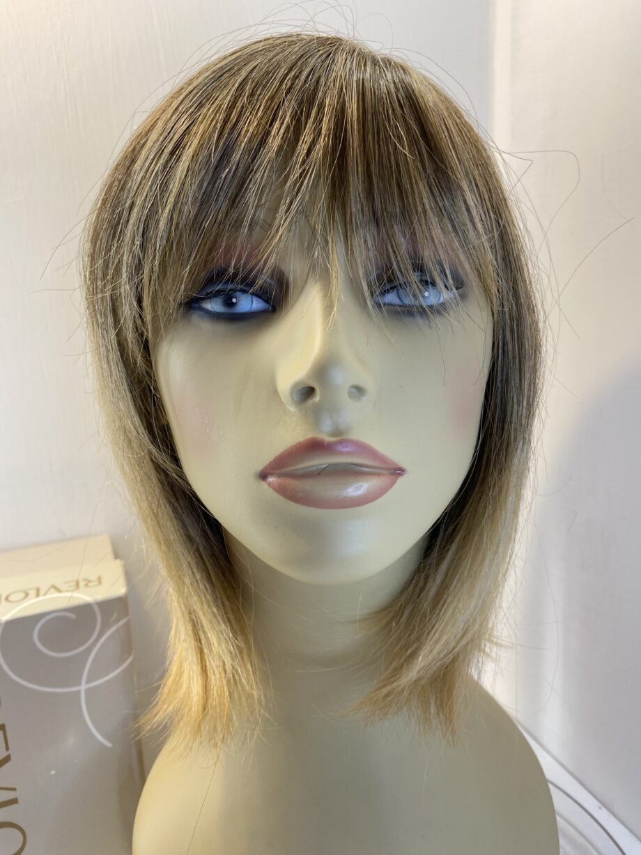 New blonde Revlon wig. Bblls482