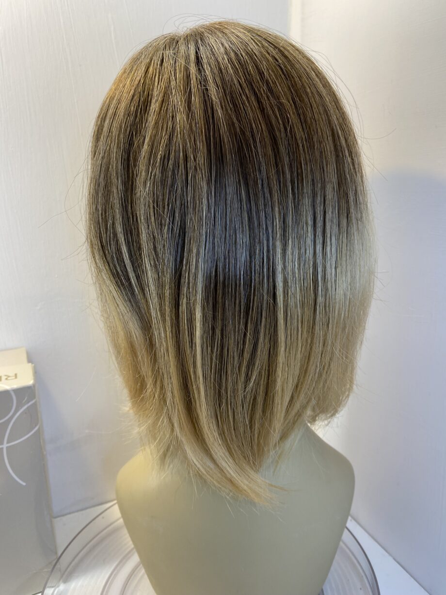 New blonde Revlon wig. Bblls482