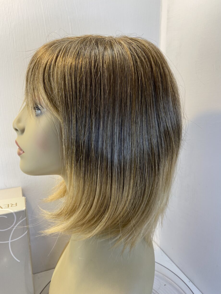 New blonde Revlon wig. Bblls482