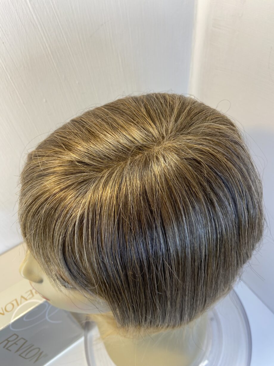 New blonde Revlon wig. Bblls482