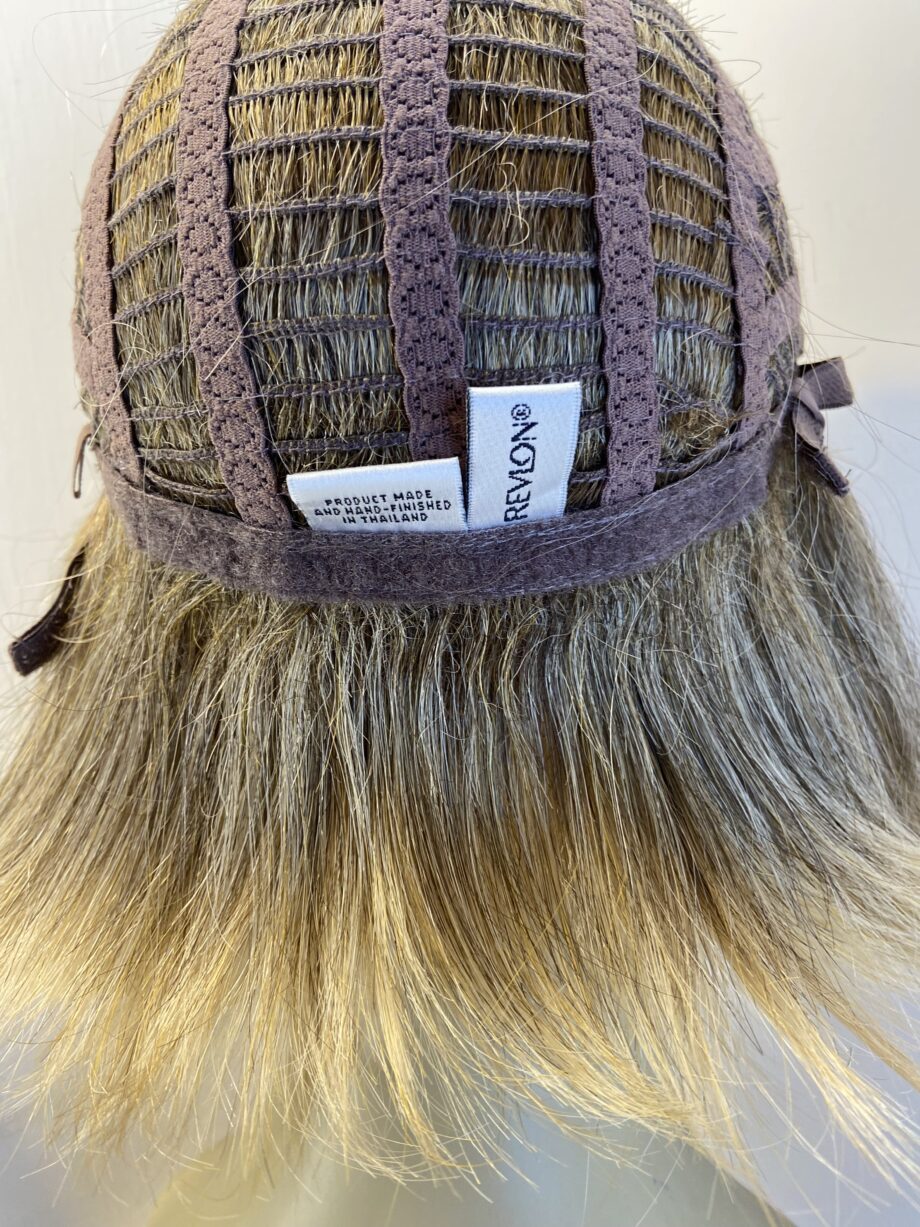 New blonde Revlon wig. Bblls482