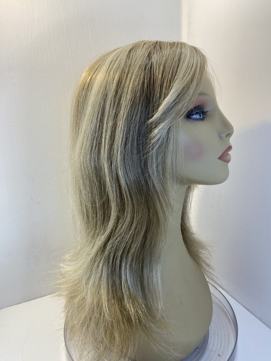Long blonde rooted wig. Bllw715