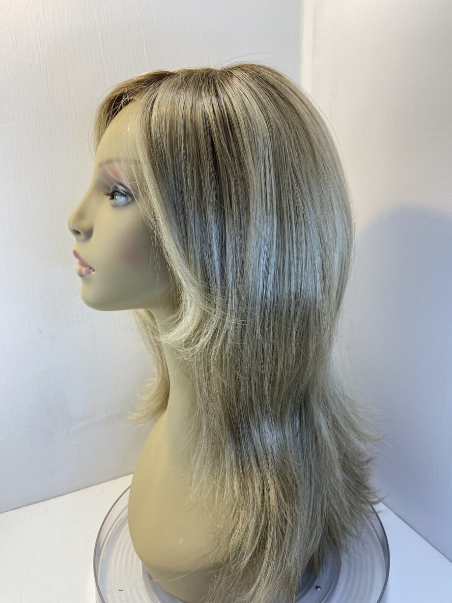 Long blonde rooted wig. Bllw715