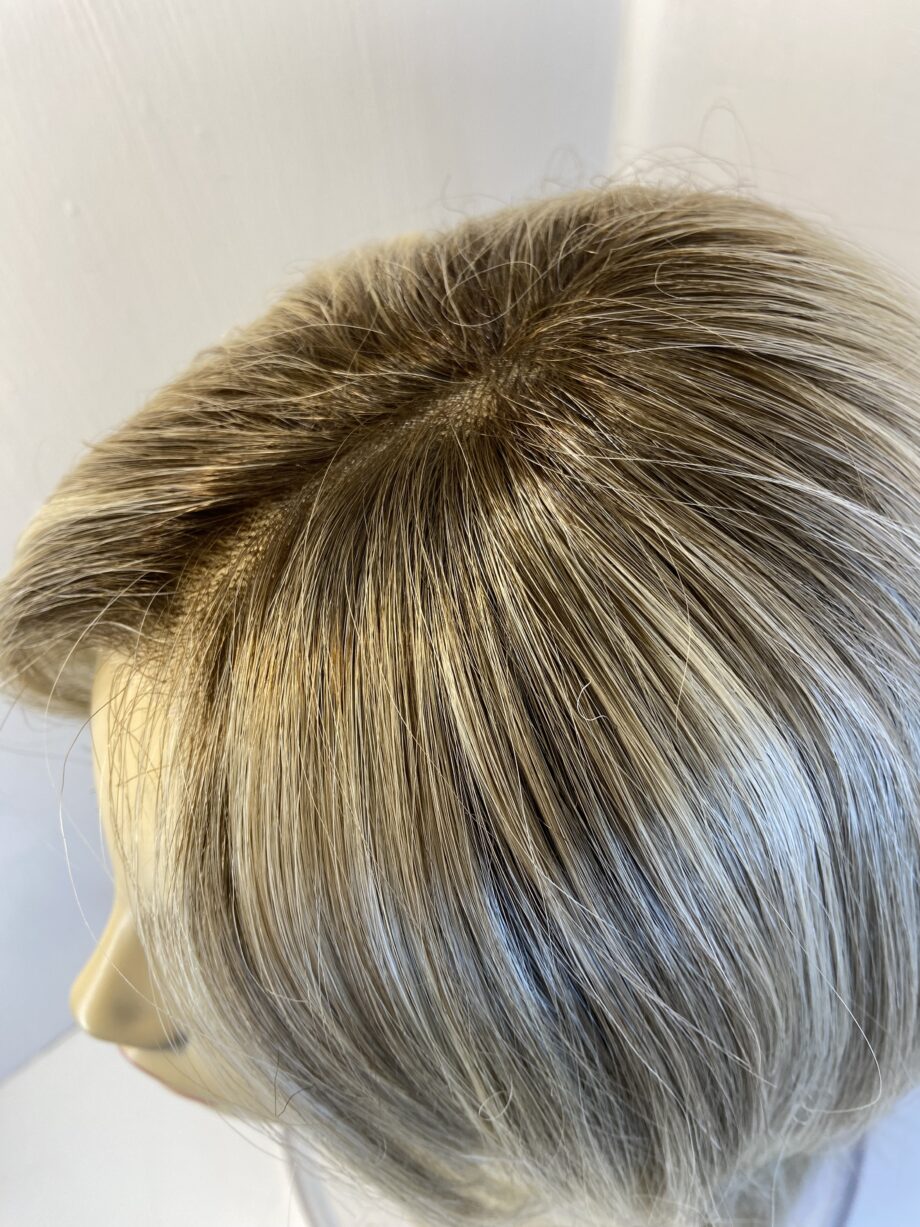 Long blonde rooted wig. Bllw715