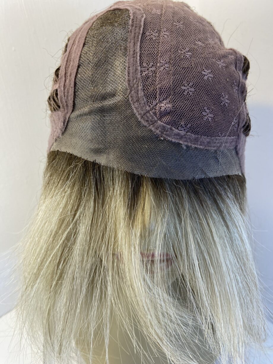 Long blonde rooted wig. Bllw715