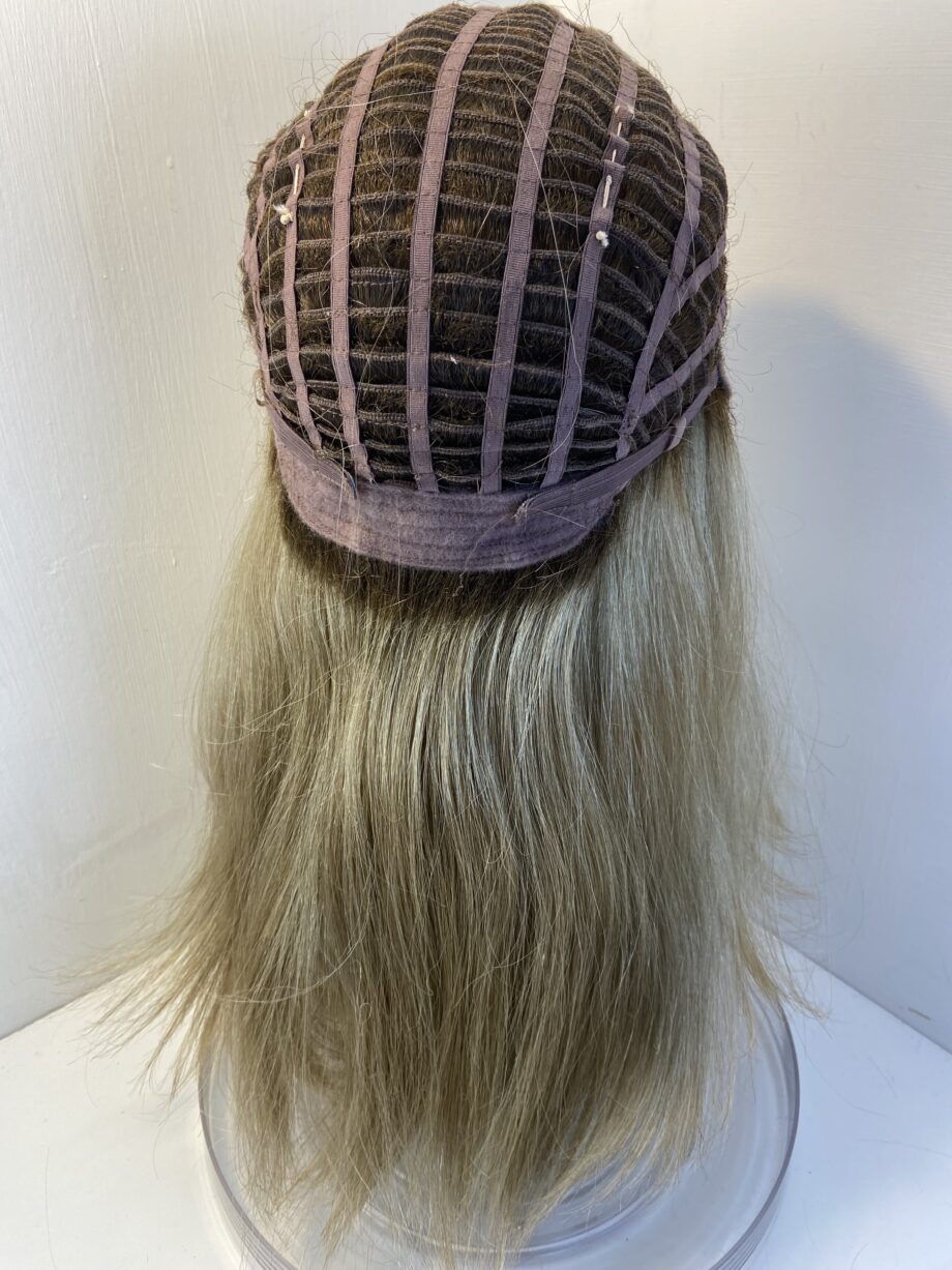 Long blonde rooted wig. Bllw715