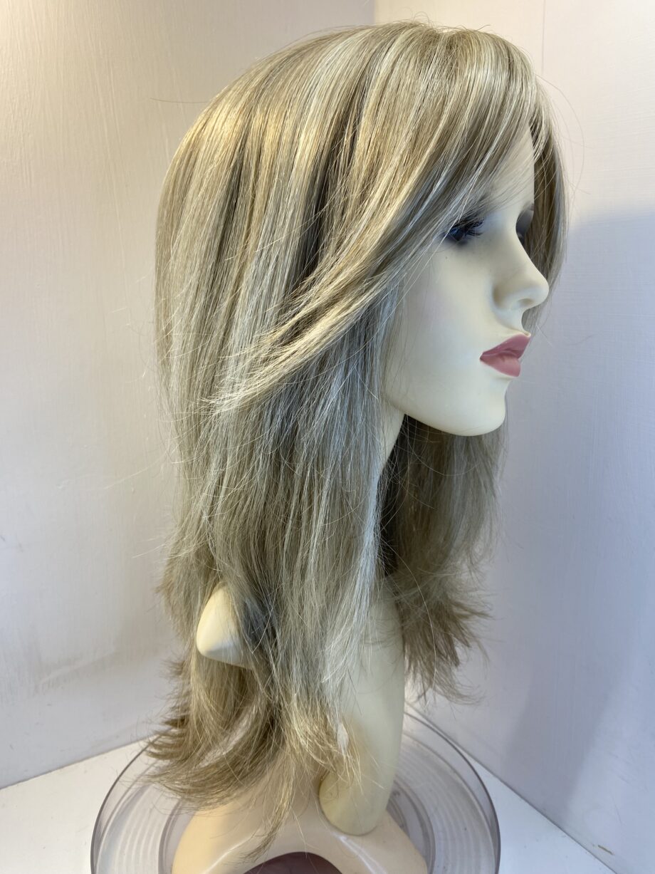 Stylish Long blonde Jon Renau wig. Blls716
