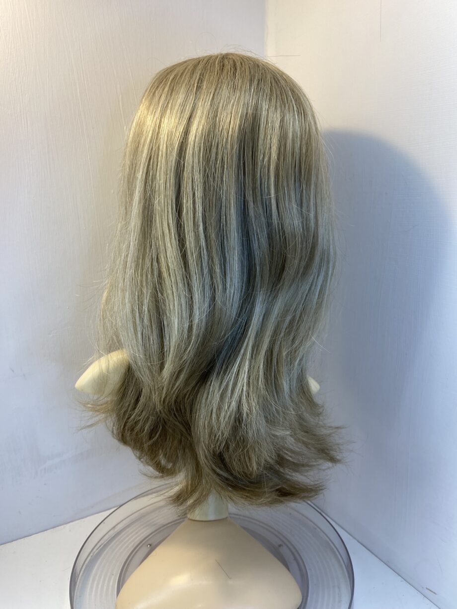 Stylish Long blonde Jon Renau wig. Blls716