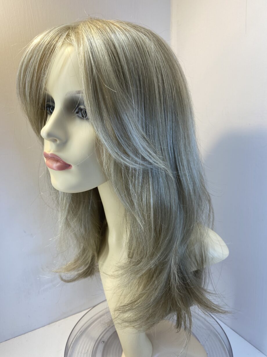 Stylish Long blonde Jon Renau wig. Blls716