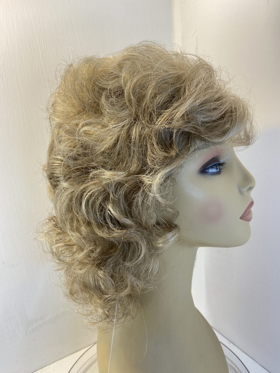 New Blonde long curly designer boxed wig. Bbllc476