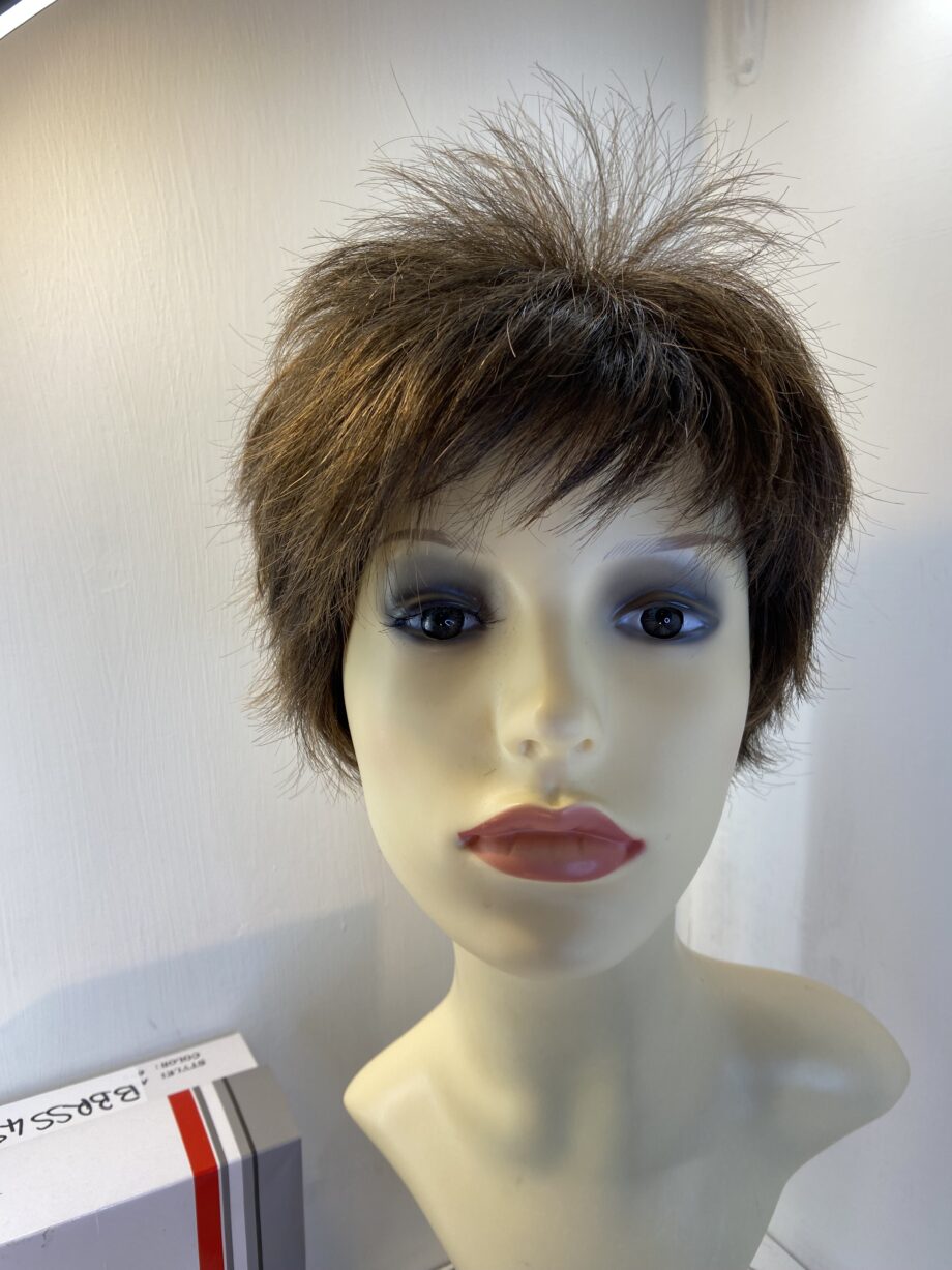New modern stylish brown boxed wig. Rene of Paris. Bbrss480