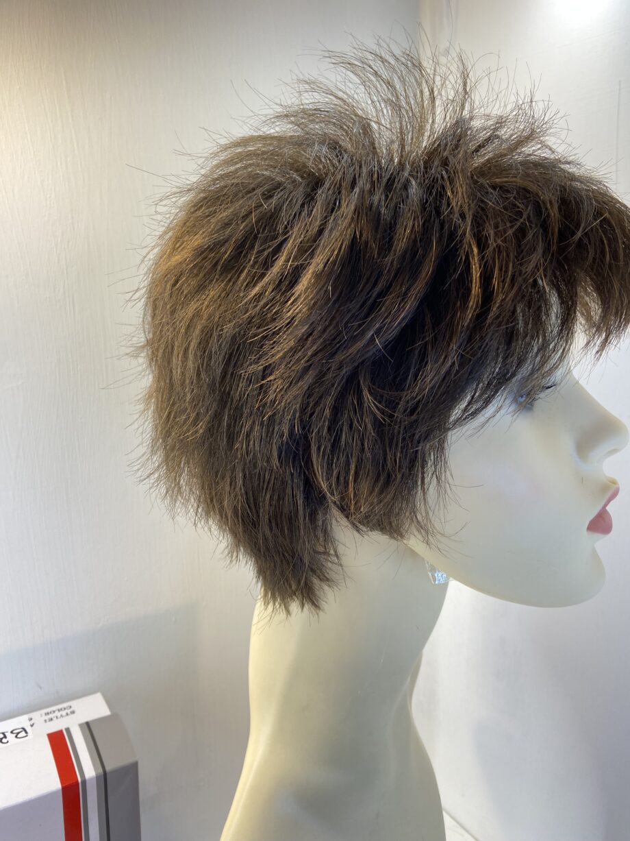 New modern stylish brown boxed wig. Rene of Paris. Bbrss480
