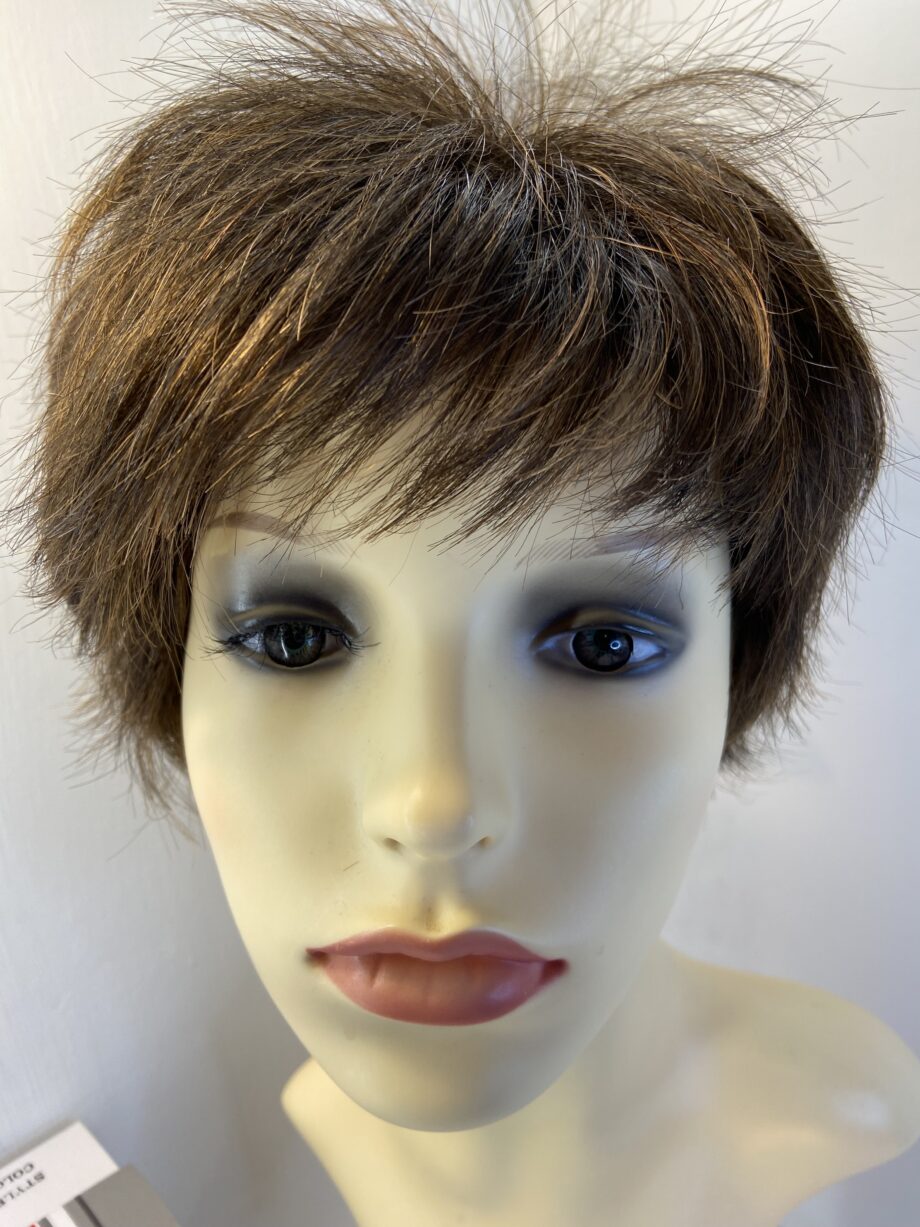 New modern stylish brown boxed wig. Rene of Paris. Bbrss480