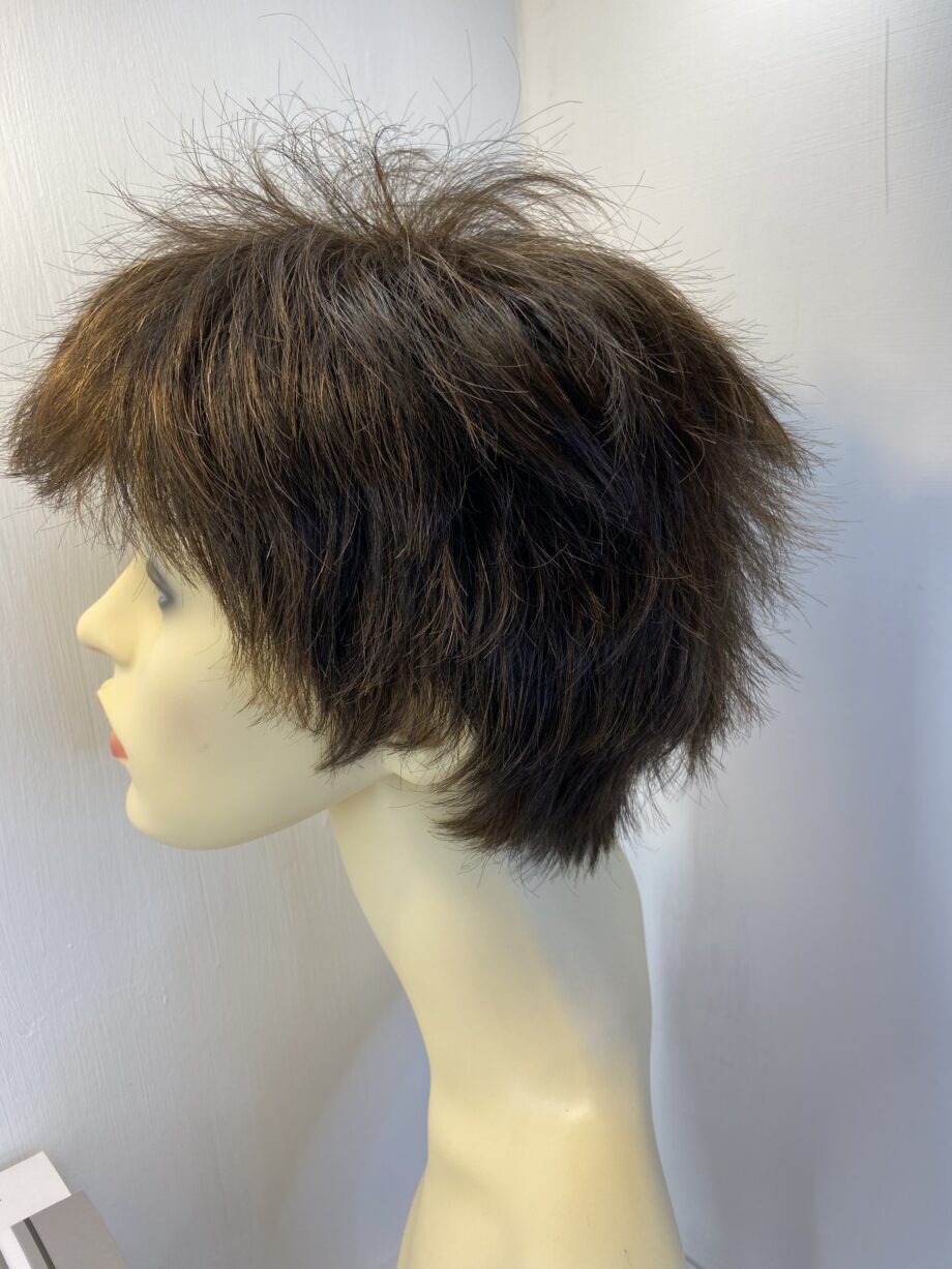 New modern stylish brown boxed wig. Rene of Paris. Bbrss480