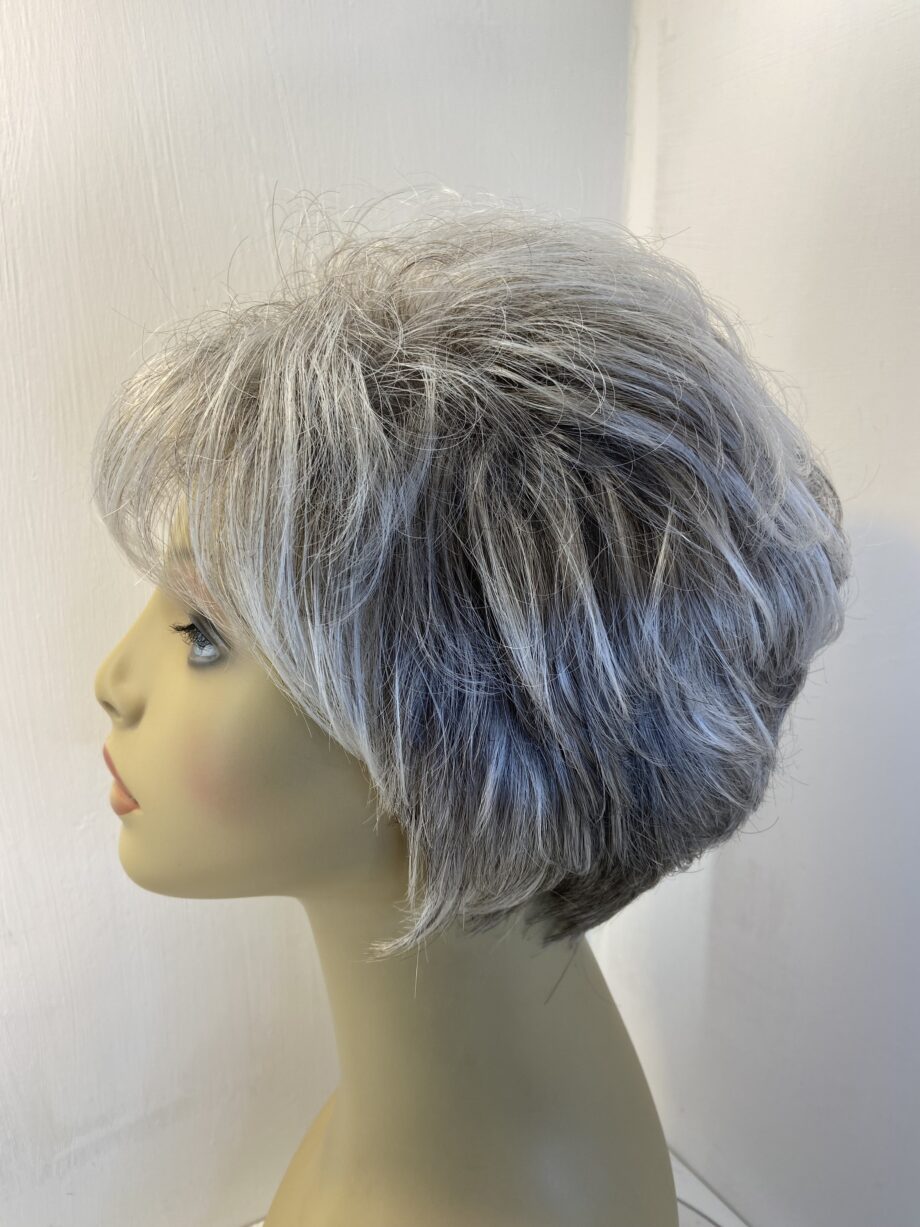 Silver grey short wig. Gss719