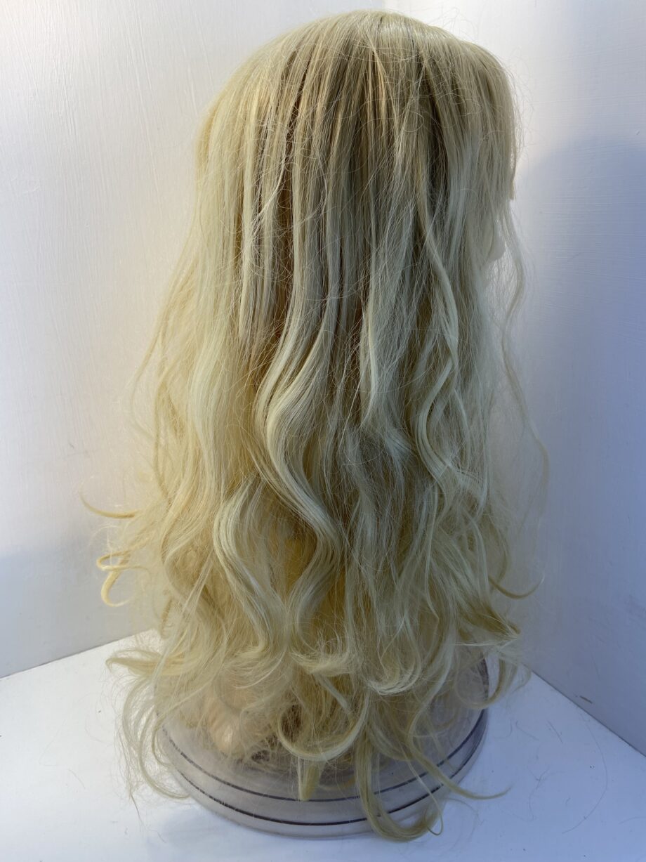 Very long blonde wig. Bllc720