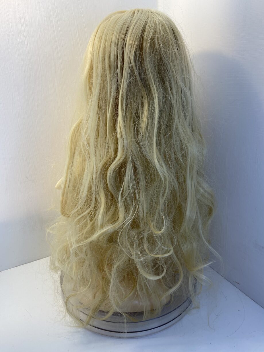 Very long blonde wig. Bllc720