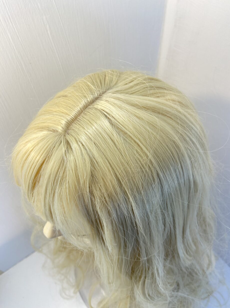 Very long blonde wig. Bllc720