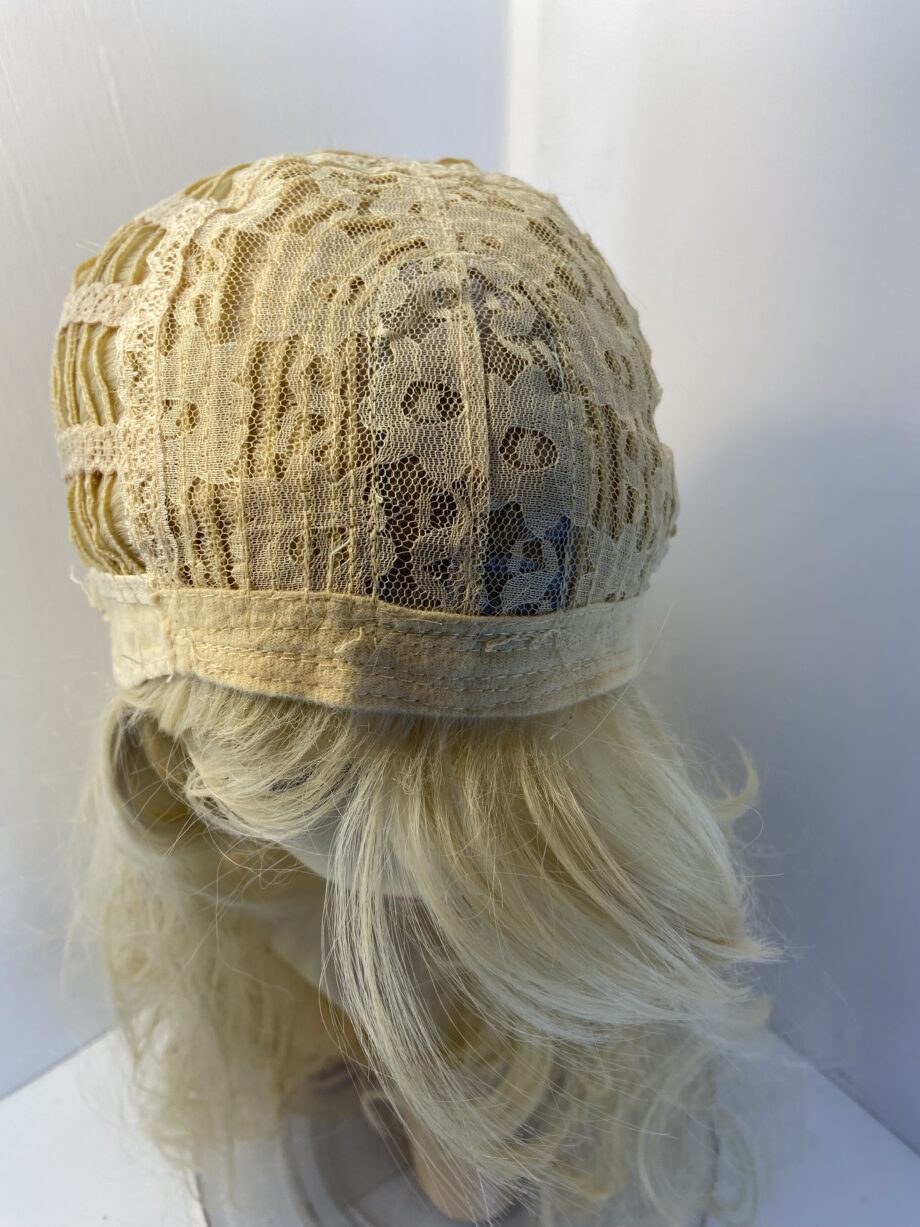 Very long blonde wig. Bllc720