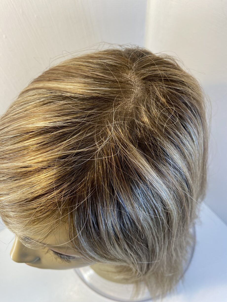 Blonde long Dimples wig. Bbls724
