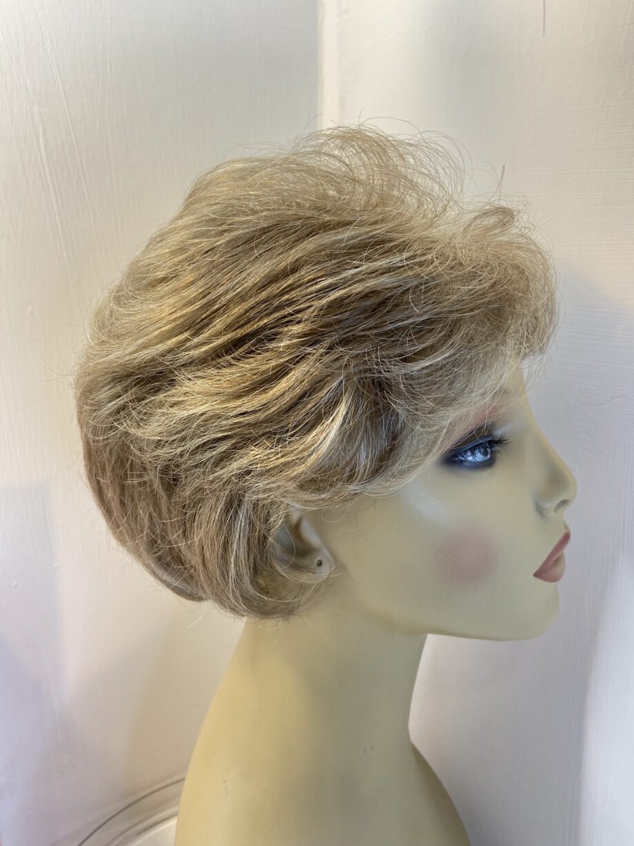 Boxed as new blonde designer short wig. Bblsw481