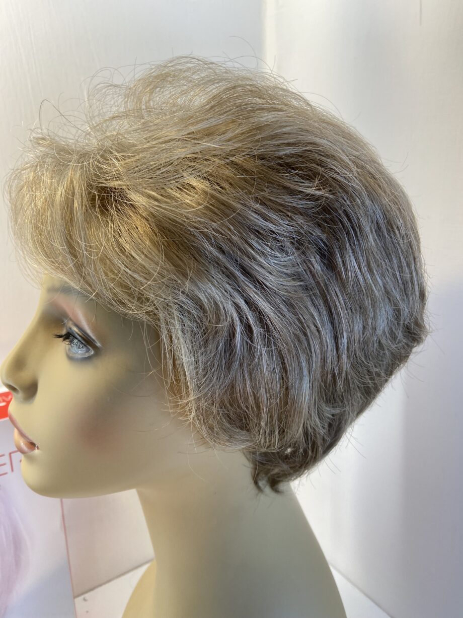 Boxed as new blonde designer short wig. Bblsw481