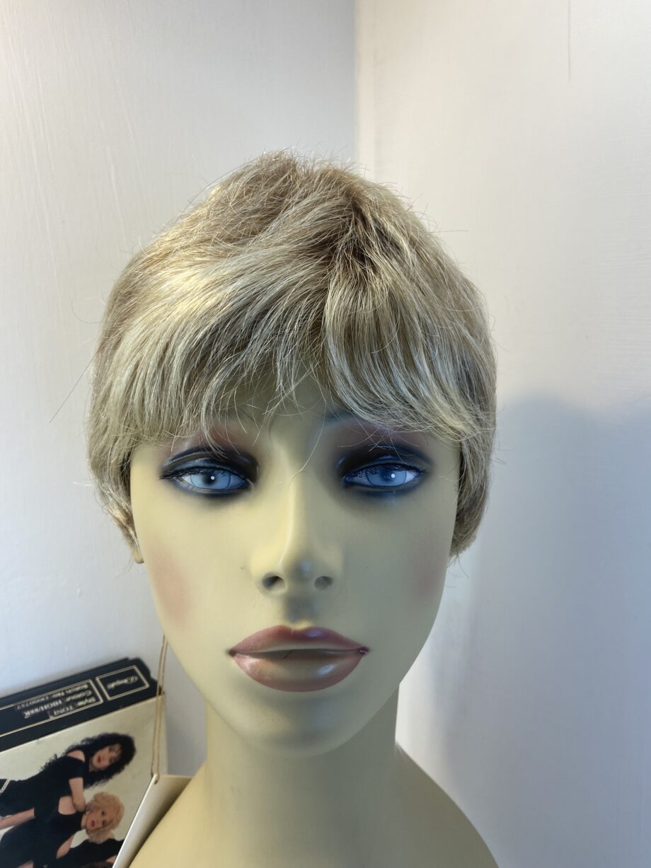 New blonde short Dimples wig. Bblss481