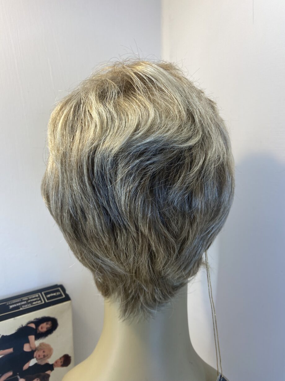 New blonde short Dimples wig. Bblss481
