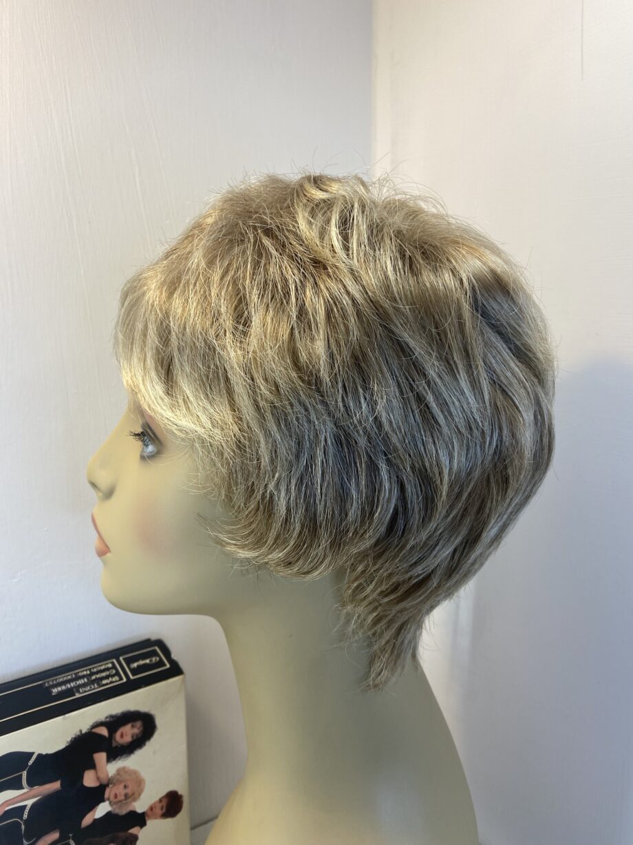 New blonde short Dimples wig. Bblss481