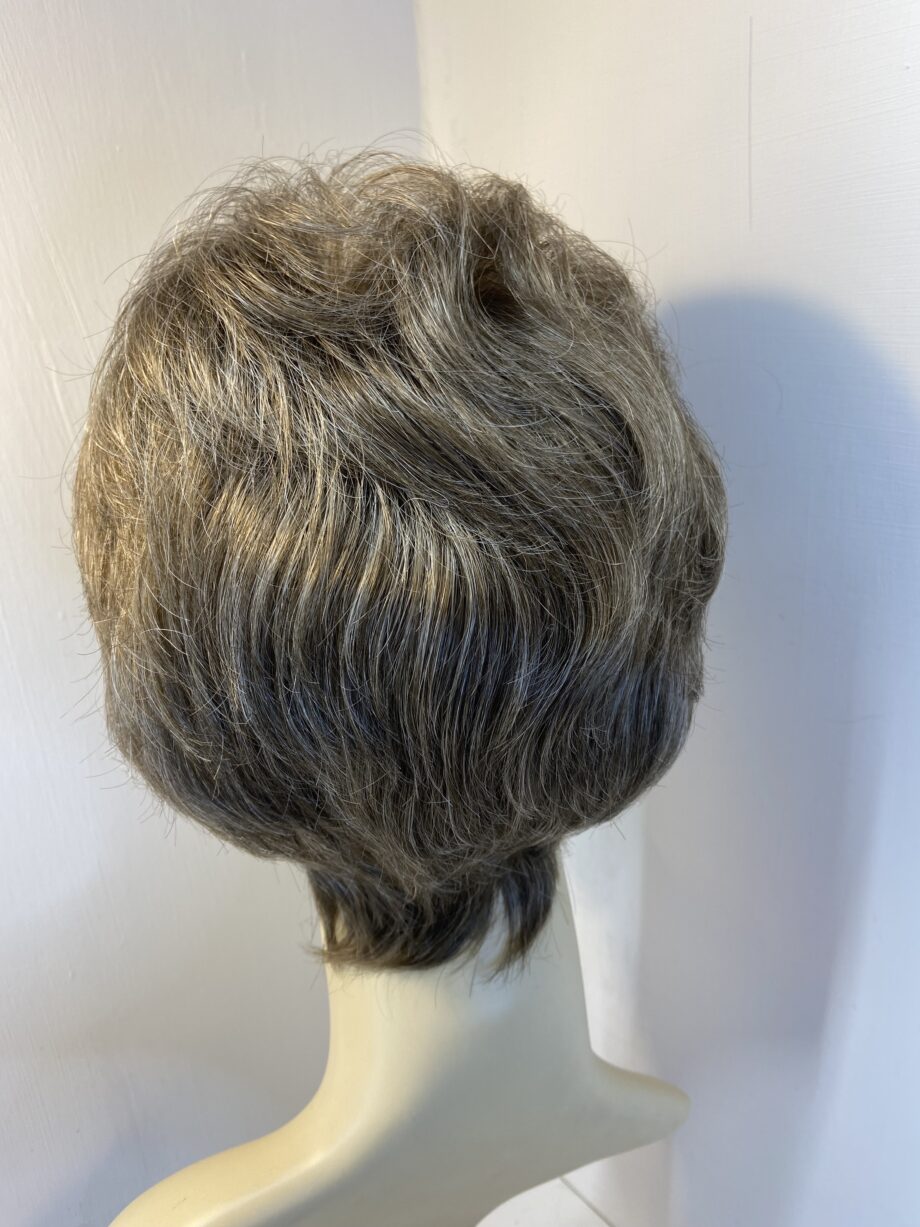 Shiny light brown wig. Ellen Wille. Brss728