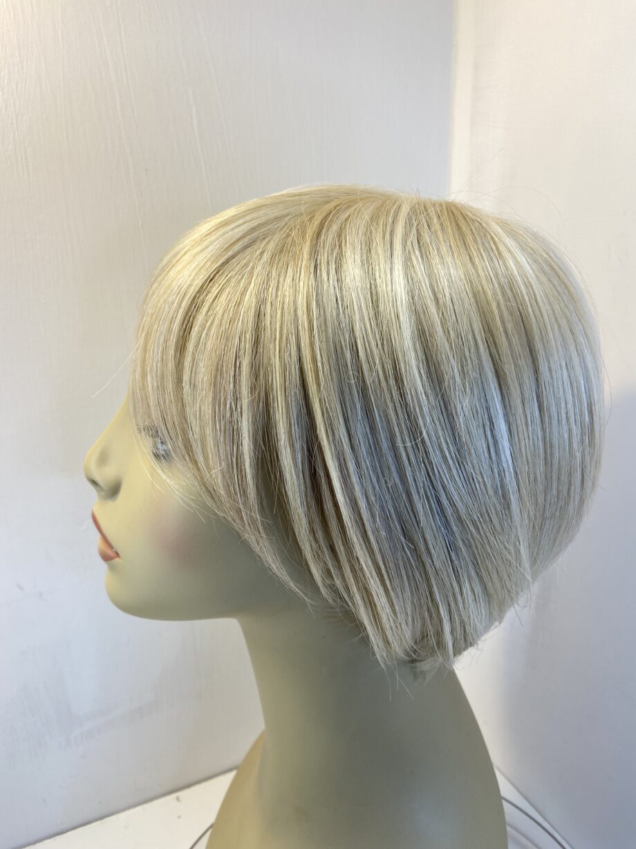 Blonde Rene of Paris wig. Bkms820