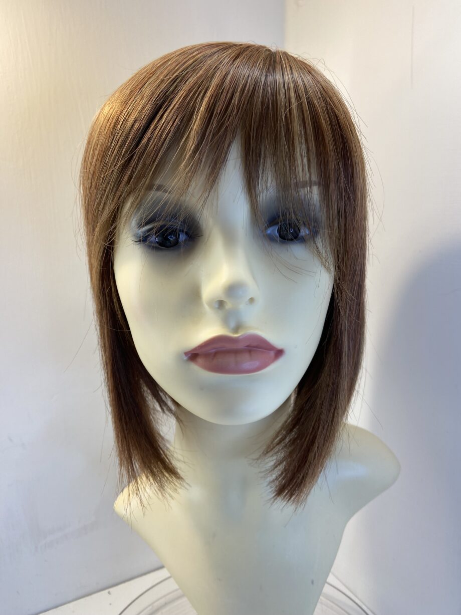 Beautiful brown mid length wig. Brms821