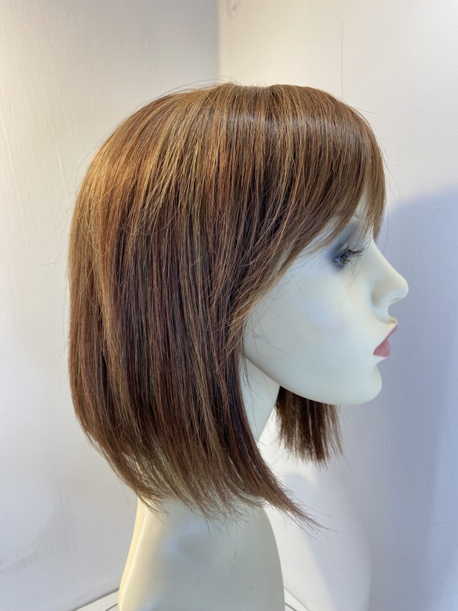 Beautiful brown mid length wig. Brms821