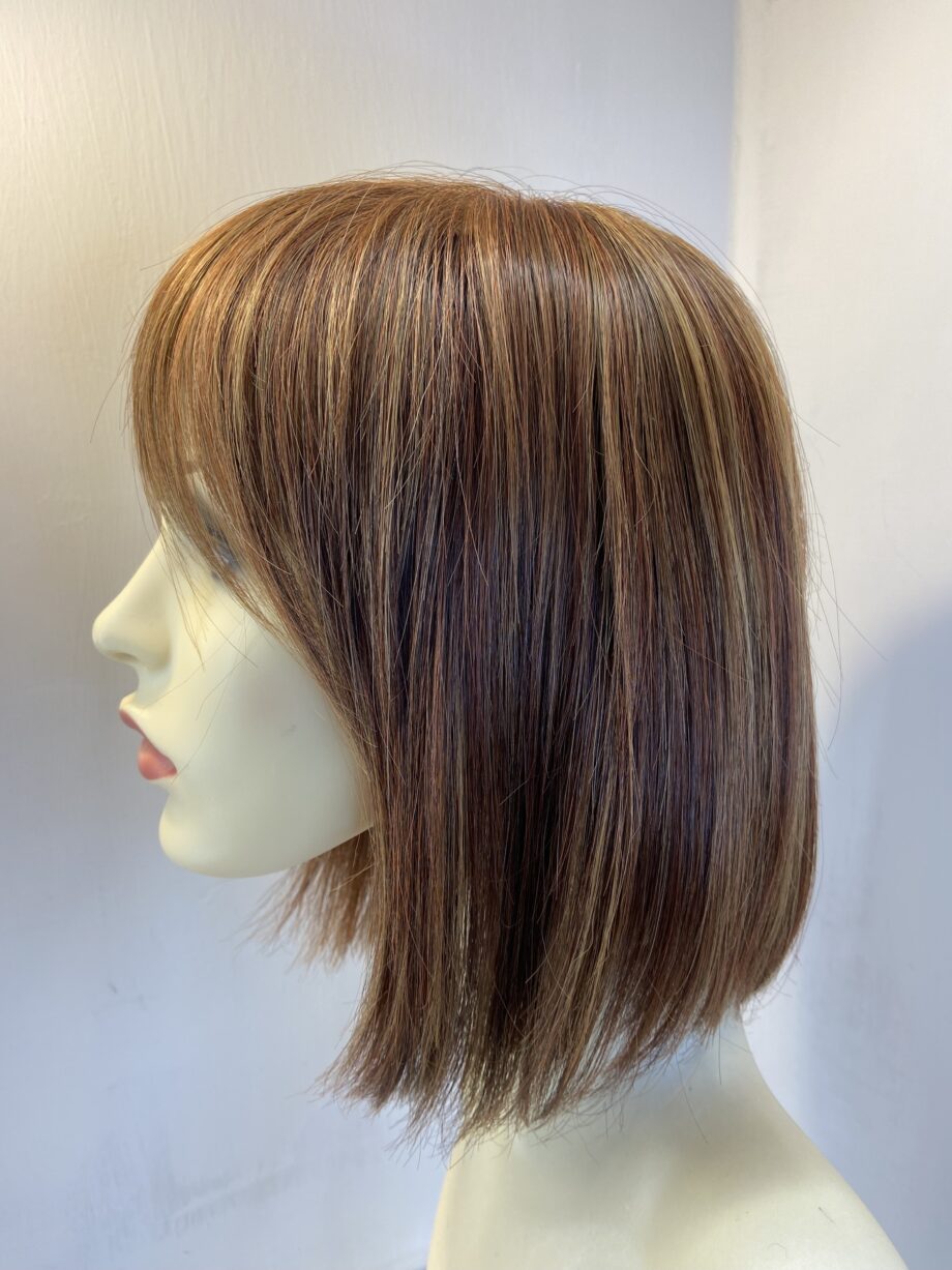 Beautiful brown mid length wig. Brms821