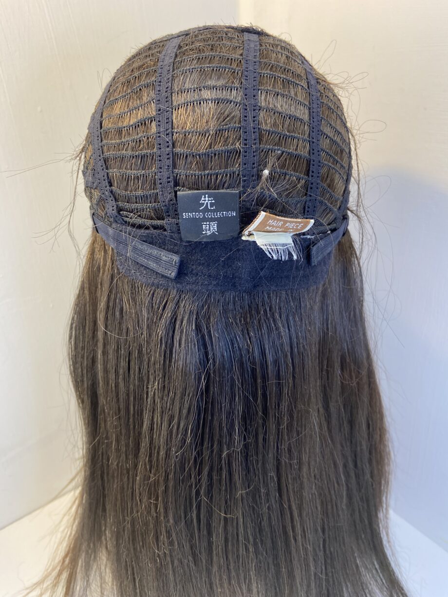 Extra long brown wig. Brls802