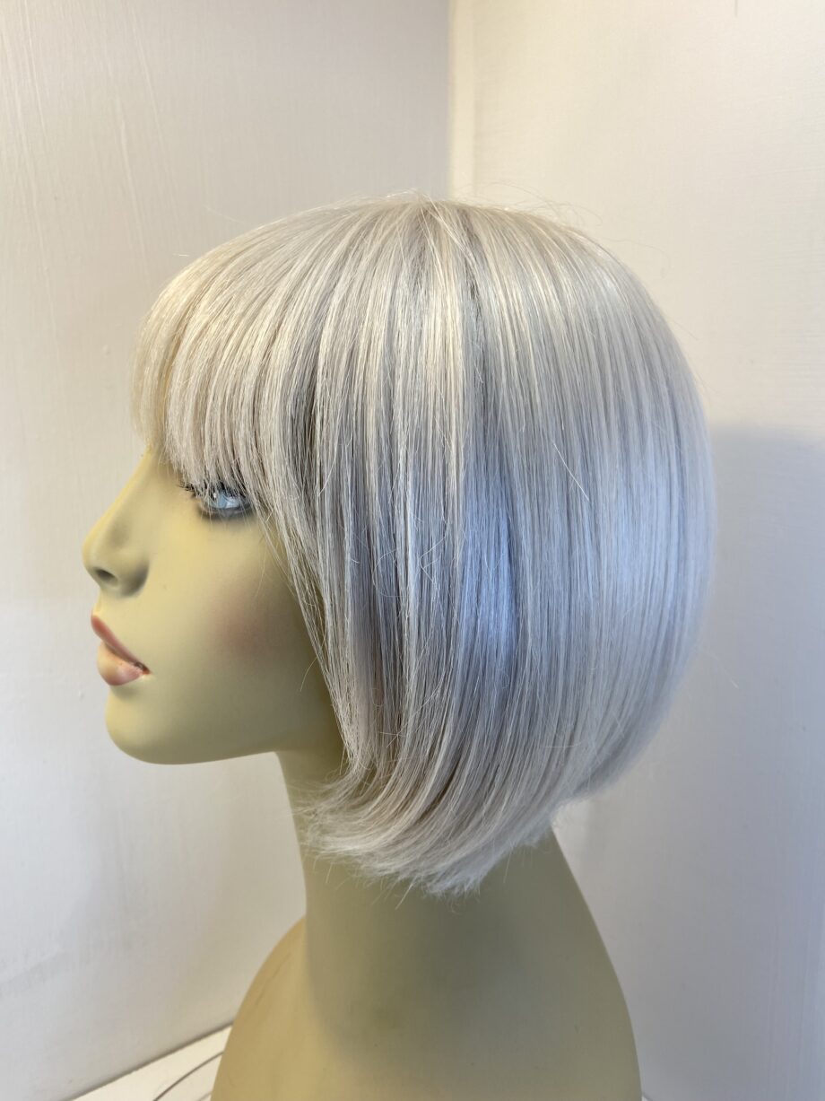 Silver white mid length wig. Sms803