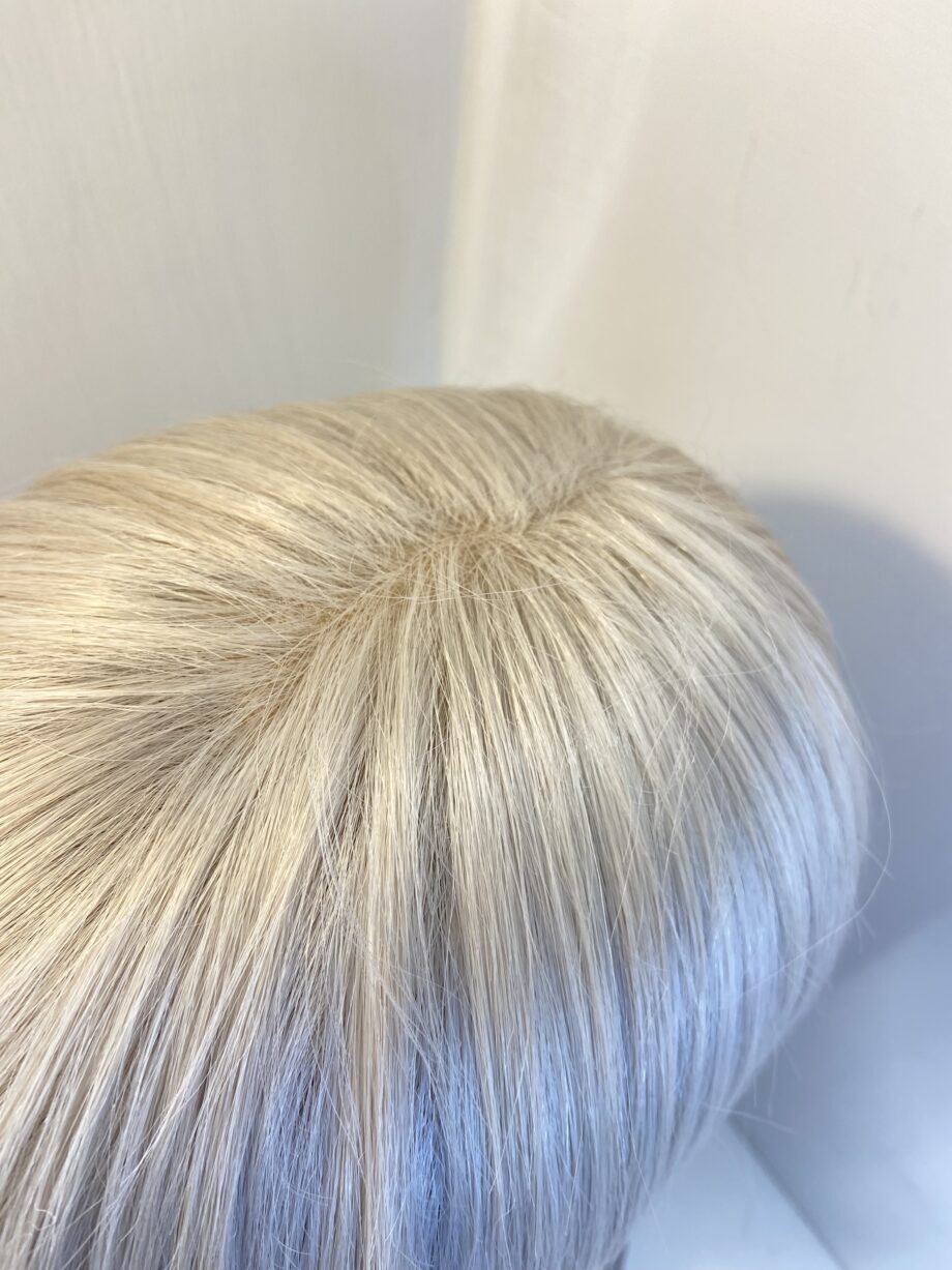 Silver white mid length wig. Sms803