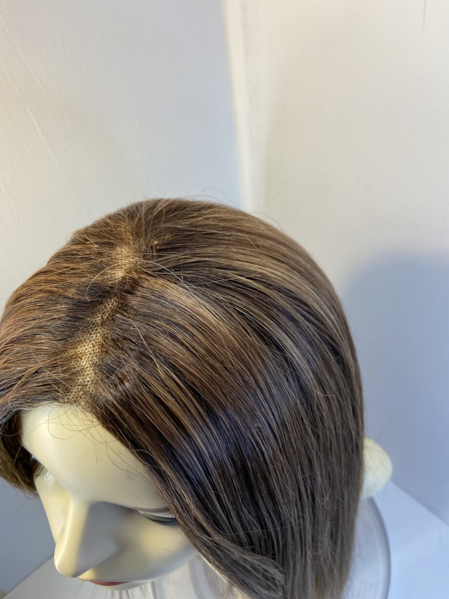 Extra long pre loved brown wig. Brls804