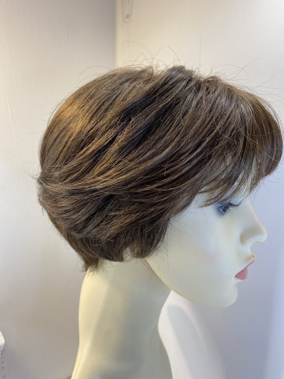 New short Noriko ginger brown boxed wig. Bbrss483