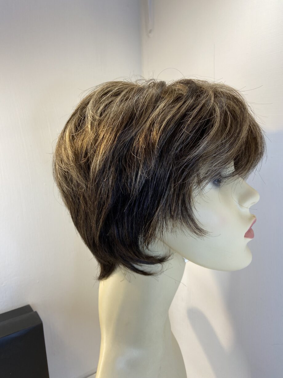 Sentoo collection new brown wig. Bbrss486