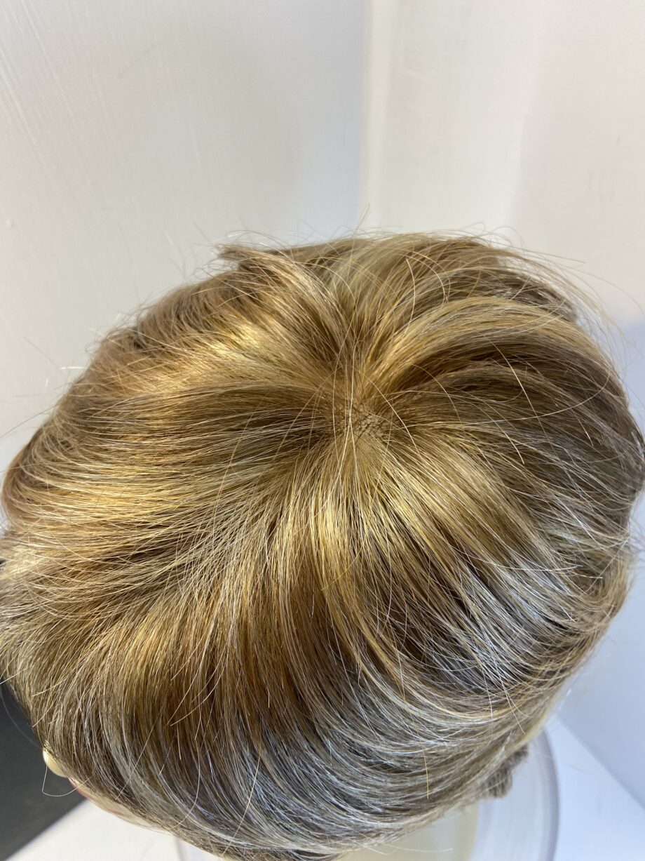 Stunning blonde designer wig. Sentoo. Bbrss487